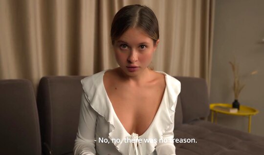 Молодая русская девица показала как умеет делать минет